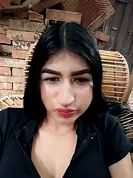 Snapshot of Julix_A chatting on 12/20/25, 01:07 Julix A online show from 12/20/25, 01:07