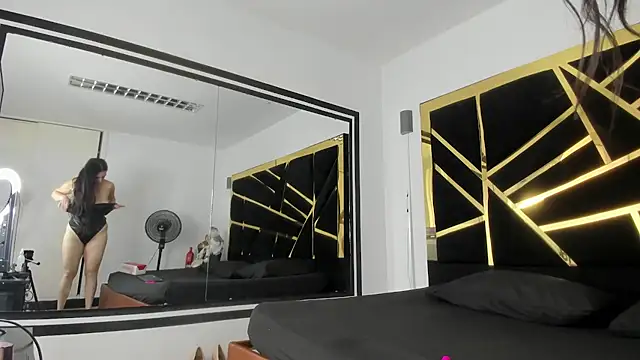 Snapshot of Giorgina_Simons chatting on 12/11/24, 12:34 Giorgina Simons online show from 12/11/24, 12:34