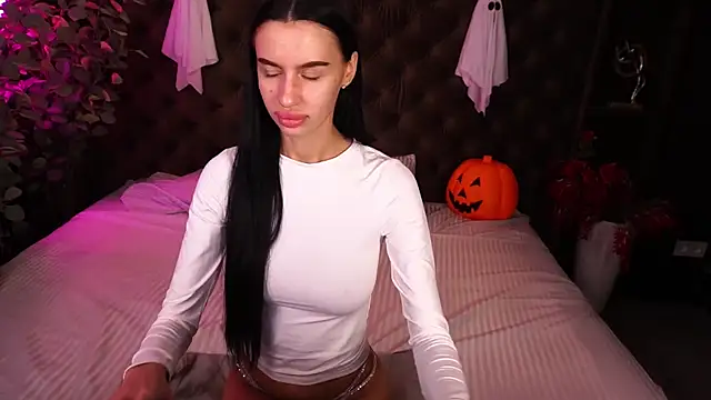 Snow WhiteeeX online show from 10/31/25, 06:47