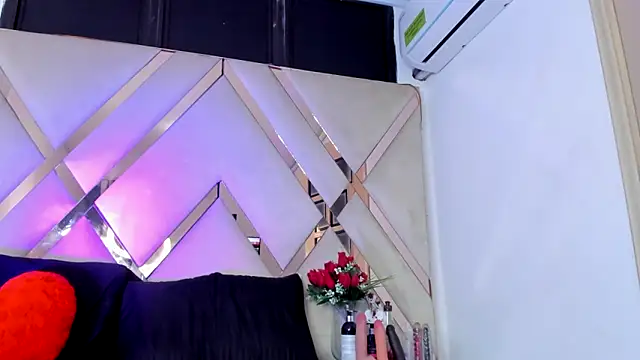 ninaht online show from 02/22/25, 09:04