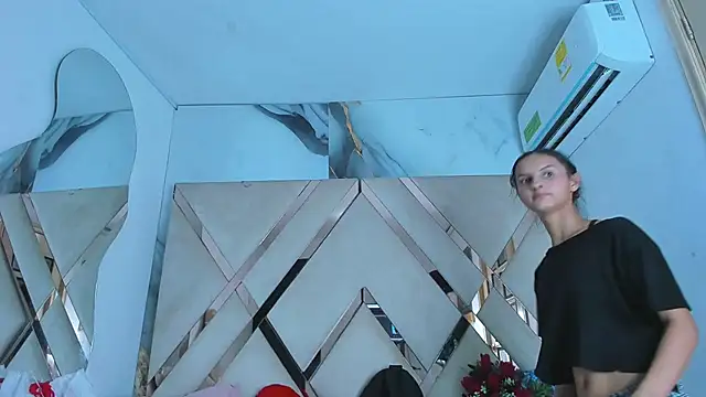 ninaht online show from 09/09/25, 09:25