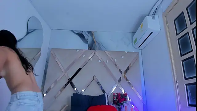 ninaht online show from 11/02/25, 08:44