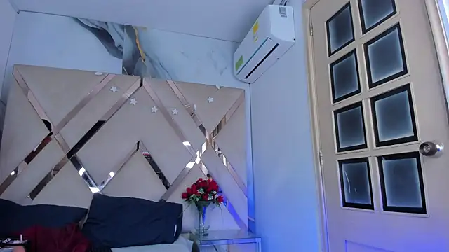 ninaht online show from 11/16/25, 08:36