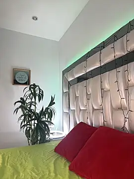  ISABELLA HOT  online show from 11/05/25, 12:16