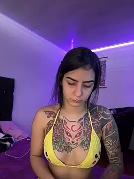 Snapshot of Alice_woodville chatting on 01/12/25, 07:53 Alice woodville online show from 01/12/25, 07:53