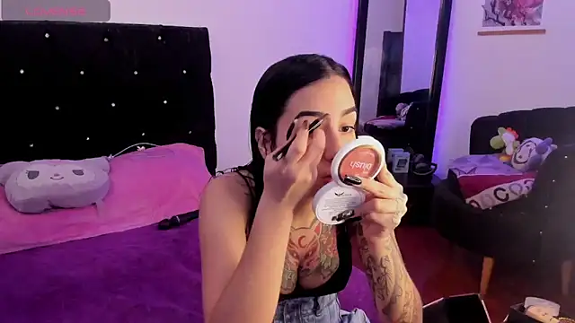 Snapshot of Alice_woodville chatting on 01/22/25, 05:28 Alice woodville online show from 01/22/25, 05:28