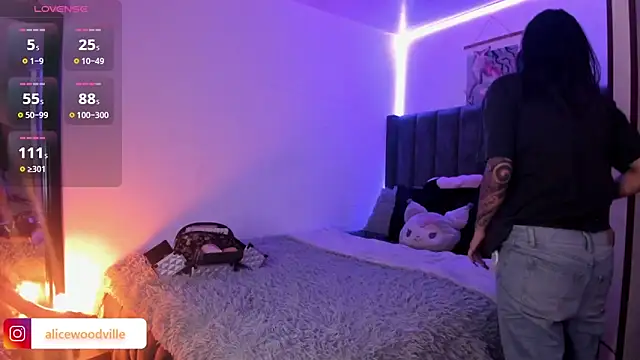 Snapshot of Alice_woodville chatting on 02/12/25, 12:58 Alice woodville online show from 02/12/25, 12:58