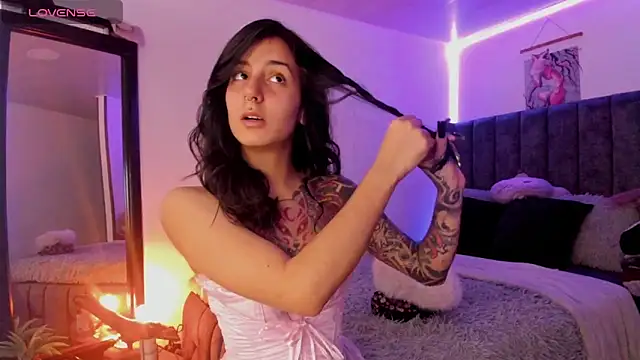 Snapshot of Alice_woodville chatting on 02/14/25, 07:12 Alice woodville online show from 02/14/25, 07:12