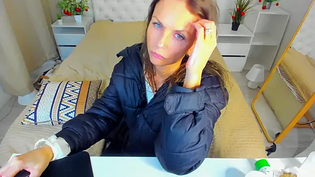 Elizabe th online show from 12/15/24, 05:02