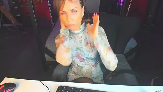 Elizabe th online show from 03/10/25, 03:56