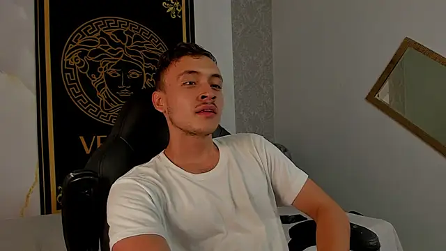 Desmon Clark online show from 03/02/25, 05:44