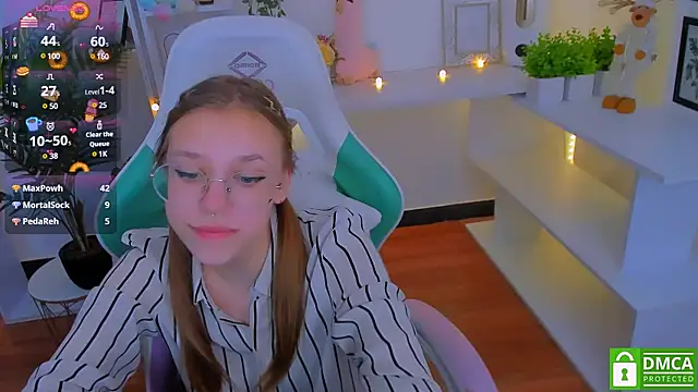 Snapshot of LayriantaVee chatting on 01/10/25, 01:09 LayriantaVee online show from 01/10/25, 01:09