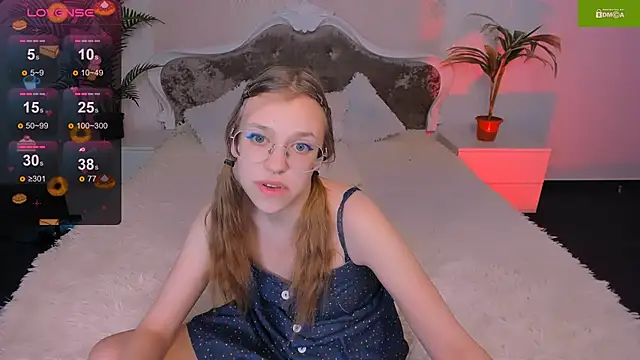 Snapshot of LayriantaVee chatting on 01/13/25, 01:49 LayriantaVee online show from 01/13/25, 01:49