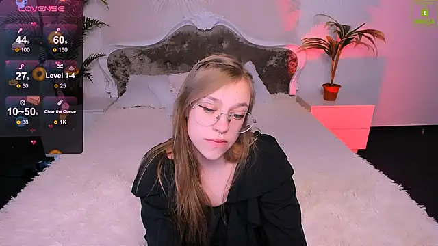 Snapshot of LayriantaVee chatting on 01/15/25, 10:06 LayriantaVee online show from 01/15/25, 10:06