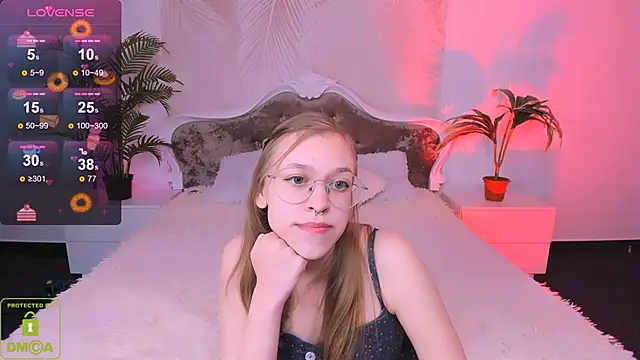 Snapshot of LayriantaVee chatting on 02/12/25, 07:13 LayriantaVee online show from 02/12/25, 07:13