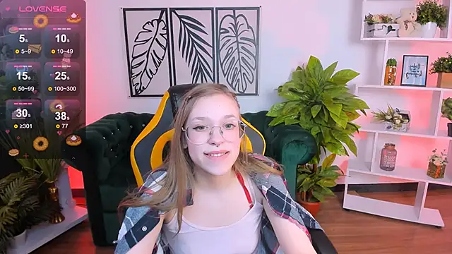 Snapshot of LayriantaVee chatting on 02/23/25, 01:21 LayriantaVee online show from 02/23/25, 01:21