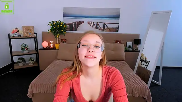 Snapshot of LayriantaVee chatting on 03/01/25, 01:18 LayriantaVee online show from 03/01/25, 01:18