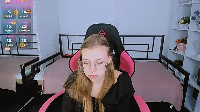 Snapshot of LayriantaVee chatting on 03/12/25, 07:13 LayriantaVee online show from 03/12/25, 07:13