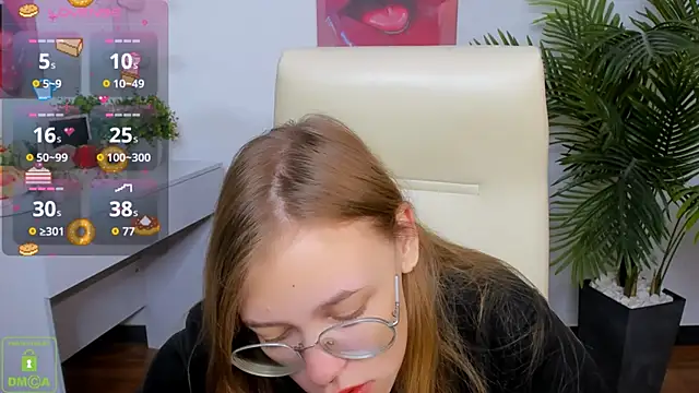 Snapshot of LayriantaVee chatting on 10/06/25, 06:00 LayriantaVee online show from 10/06/25, 06:00