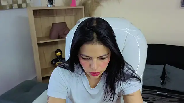 Eliie Ruizz online show from 10/18/25, 08:53