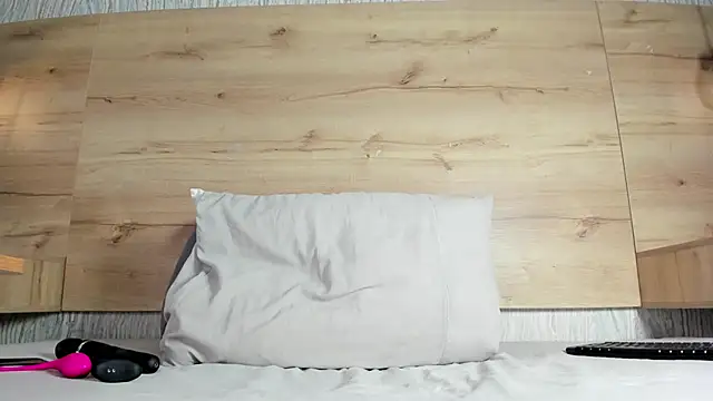 Snapshot of shysweets chatting on 12/16/25, 02:44 shysweets online show from 12/16/25, 02:44