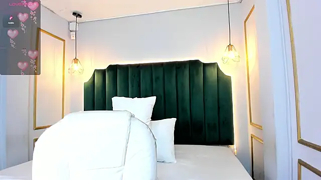 HannaPaola online show from 01/24/25, 04:27