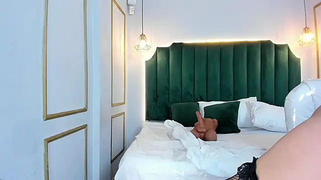 HannaPaola online show from 02/04/25, 10:21