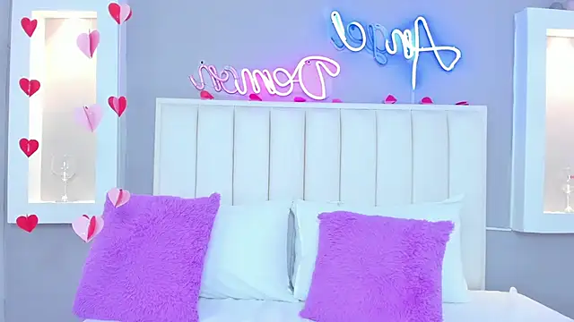 HannaPaola online show from 02/19/25, 10:42