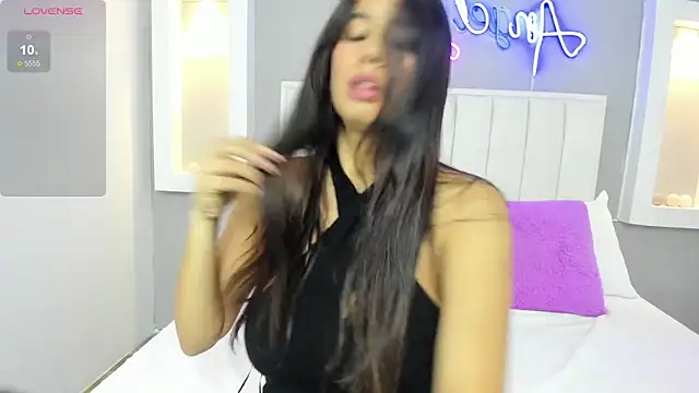 HannaPaola online show from 02/25/25, 10:39