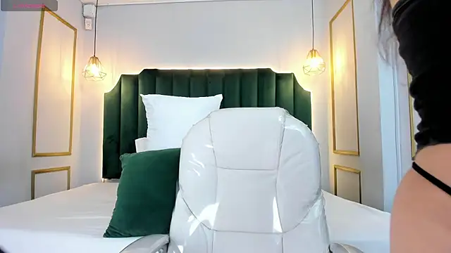 HannaPaola online show from 03/11/25, 10:42