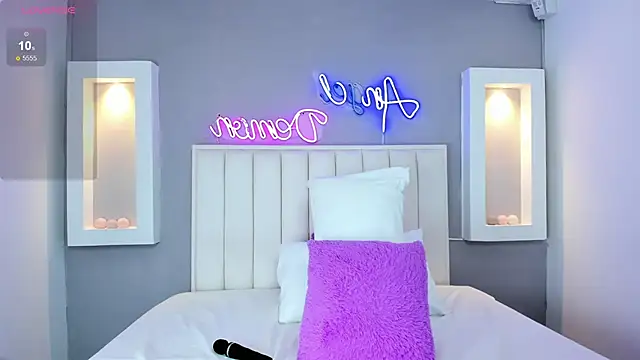 HannaPaola online show from 03/13/25, 10:32