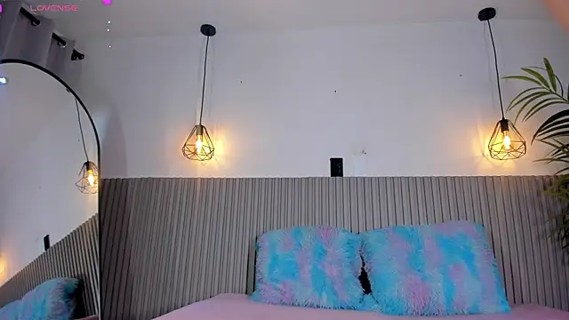 valentina lux online show from 06/18/26, 07:18