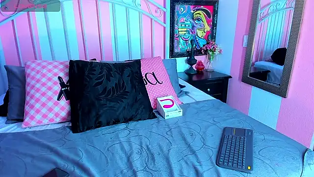 Liah Grey8 online show from 12/18/24, 09:18