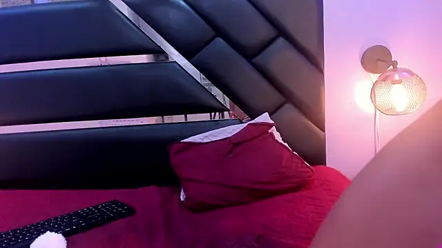 Snapshot of KimberlyVillaLobos chatting on 02/19/25, 05:49 KimberlyVillaLobos online show from 02/19/25, 05:49