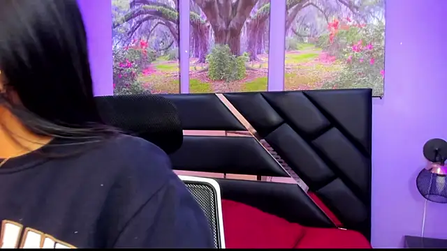 Snapshot of KimberlyVillaLobos chatting on 09/20/25, 11:33 KimberlyVillaLobos online show from 09/20/25, 11:33