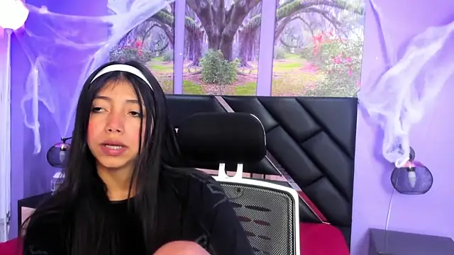 Snapshot of KimberlyVillaLobos chatting on 10/15/25, 12:27 KimberlyVillaLobos online show from 10/15/25, 12:27