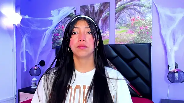 Snapshot of KimberlyVillaLobos chatting on 10/21/25, 11:33 KimberlyVillaLobos online show from 10/21/25, 11:33