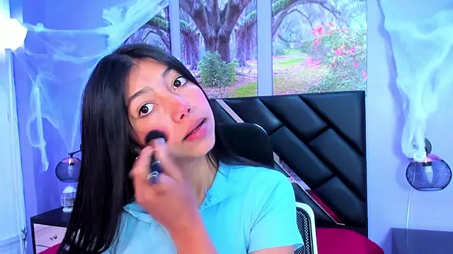 Snapshot of KimberlyVillaLobos chatting on 10/23/25, 11:31 KimberlyVillaLobos online show from 10/23/25, 11:31