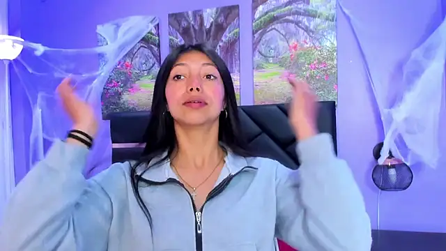 Snapshot of KimberlyVillaLobos chatting on 11/10/25, 11:31 KimberlyVillaLobos online show from 11/10/25, 11:31