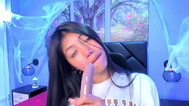 Snapshot of KimberlyVillaLobos chatting on 11/11/25, 11:43 KimberlyVillaLobos online show from 11/11/25, 11:43