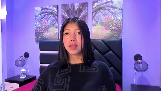 Snapshot of KimberlyVillaLobos chatting on 11/17/25, 11:38 KimberlyVillaLobos online show from 11/17/25, 11:38