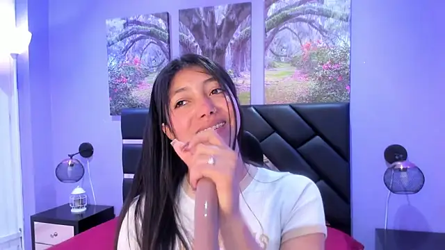 Snapshot of KimberlyVillaLobos chatting on 11/18/25, 11:36 KimberlyVillaLobos online show from 11/18/25, 11:36