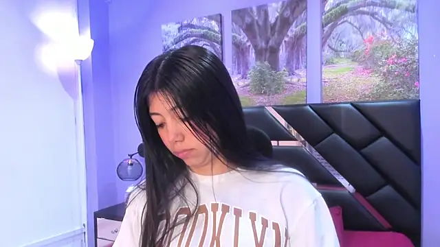 Snapshot of KimberlyVillaLobos chatting on 11/24/25, 11:32 KimberlyVillaLobos online show from 11/24/25, 11:32