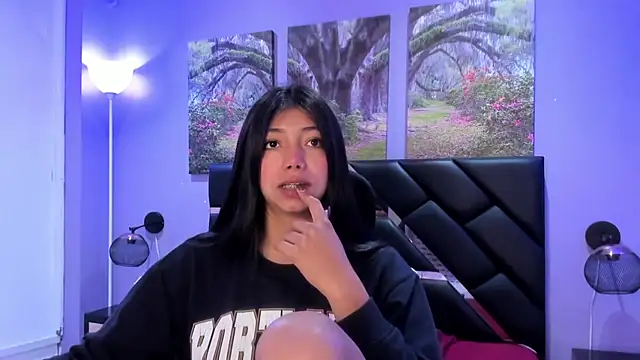 Snapshot of KimberlyVillaLobos chatting on 12/01/25, 11:37 KimberlyVillaLobos online show from 12/01/25, 11:37