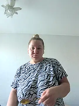 Snapshot of Anna_Curvy chatting on 06/30/26, 12:00 Anna Curvy online show from 06/30/26, 12:00