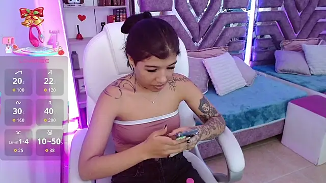 AliceWalker 11 online show from 11/23/25, 06:19