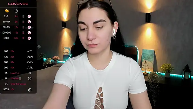 hannacheekss  online show from 02/06/25, 02:00