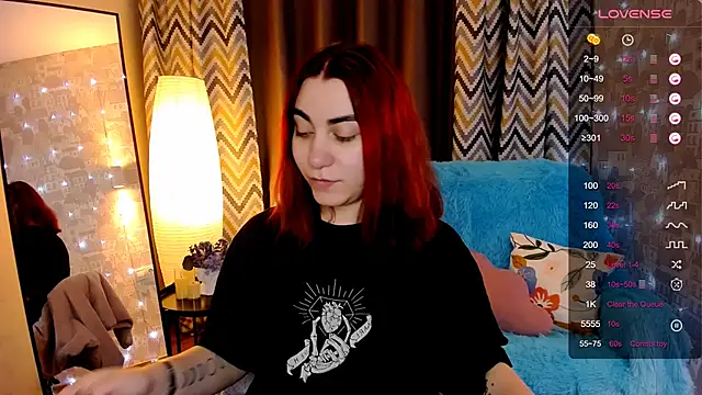 hannacheekss  online show from 12/01/25, 02:05