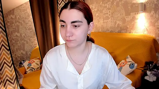 hannacheekss  online show from 06/05/26, 06:52