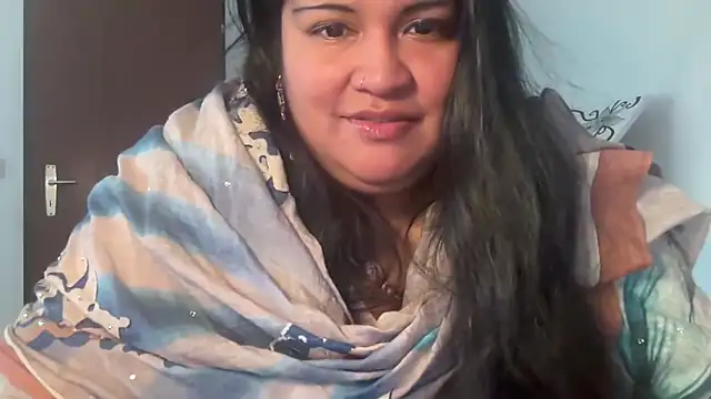 Snapshot of MashaCL chatting on 03/21/25, 10:28 MashaCL online show from 03/21/25, 10:28